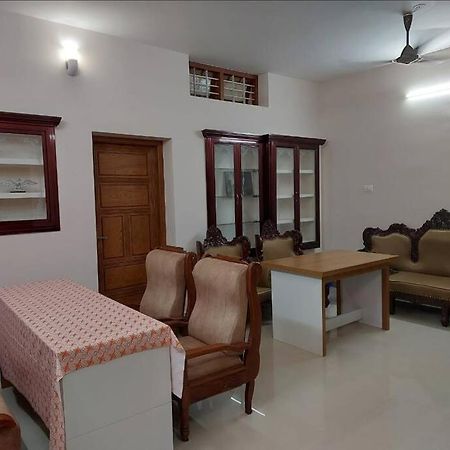 Home In Guruvayur-3 Bedroom Екстер'єр фото