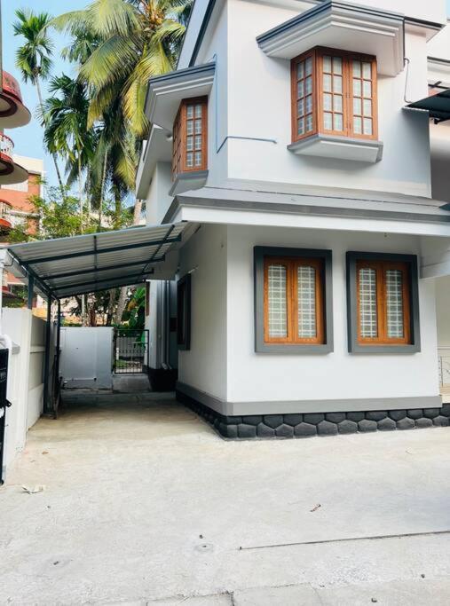 Home In Guruvayur-3 Bedroom Екстер'єр фото