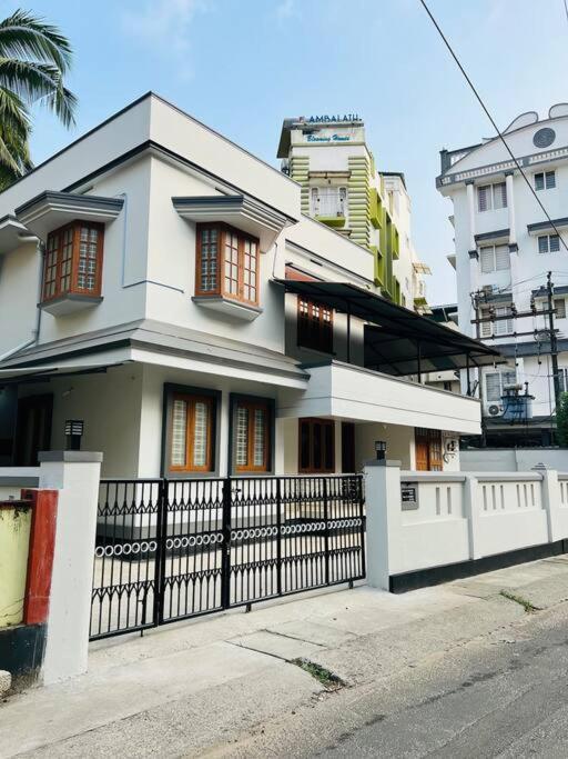 Home In Guruvayur-3 Bedroom Екстер'єр фото