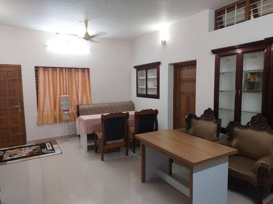 Home In Guruvayur-3 Bedroom Екстер'єр фото