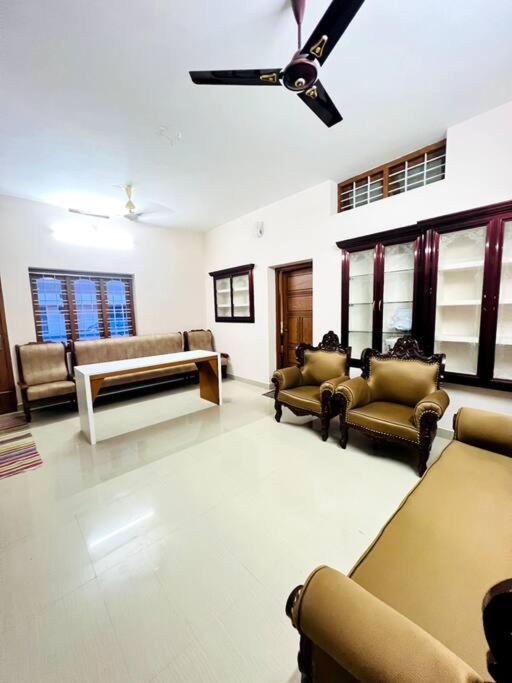 Home In Guruvayur-3 Bedroom Екстер'єр фото